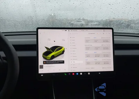 2026 Tesla Model Y Premium Rear-Wheel Drive z USA, uszkodzony, nr VIN 7SAYGDED8TF427808